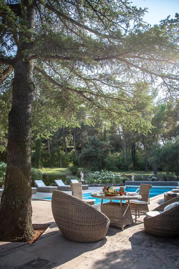 Domaine De La Tourelle Orgon Exterior photo